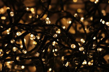 Noel arkaplanı pırıl pırıl bir çelenk, yeni yılın parlak dekorları