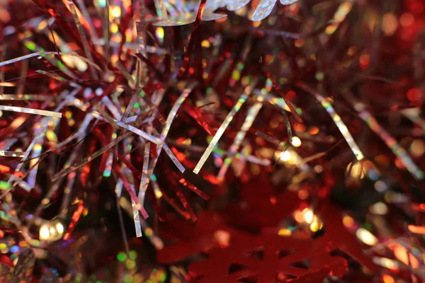 ちらつきのあるガーランド 新年の明るい装飾の詳細とクリスマス光沢のある背景 — ストック写真