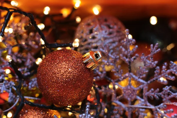 Рождественский Блестящий Фон Мерцающей Гирляндой Яркие Детали Новогоднего Декора — стоковое фото