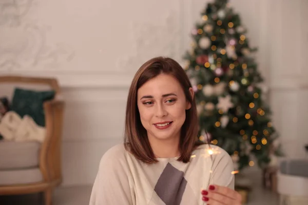 Beleza Natal Menina Sorridente Com Longos Cabelos Pretos Bom Humor — Fotografia de Stock