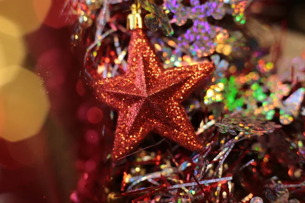Μαγικά Χρώματα Της Χριστουγεννιάτικης Ατμόσφαιρας Λάμπουν Στο Χώρο — Φωτογραφία Αρχείου