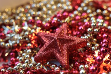 Yeni yıl pırıl pırıl boncukları, canlı Noel dekorları, makro fotoğraf ışıkları...