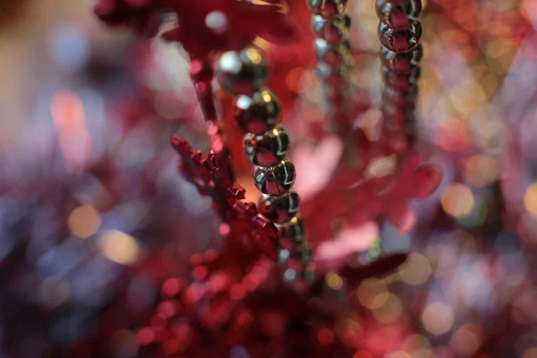 Silvester Glänzende Flackernde Perlen Weihnachten Lebendige Dekordetails Makro Foto Bokeh — Stockfoto
