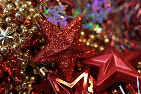 Csillogó Karácsonyi Fényes Játék Fényes Gyöngyök Díszítik Újévi Lucfenyő Makró — Stock Fotó