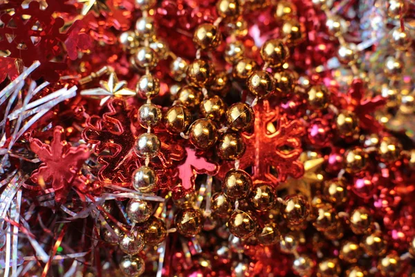 Dekoratif Noel Ağacı Oyuncağı Makro Fotoğraf Arkaplanda Boncuklar Parlıyor — Stok fotoğraf