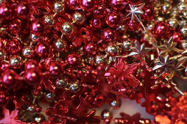 装飾クリスマスツリーおもちゃマクロ写真輝く背景ビーズラウンド — ストック写真