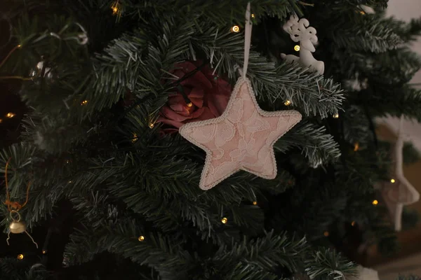 Dekorative Weihnachtsbaum Spielzeug Makro Foto Glänzenden Hintergrund — Stockfoto