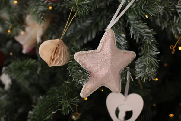 Dekorative Weihnachtsbaum Spielzeug Makro Foto Glänzenden Hintergrund — Stockfoto