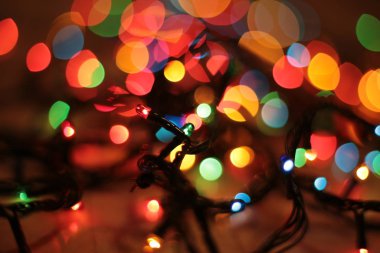 Çok renkli Garland Bokeh Noel arkaplanı