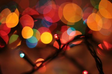 Çok renkli Garland Bokeh Noel arkaplanı