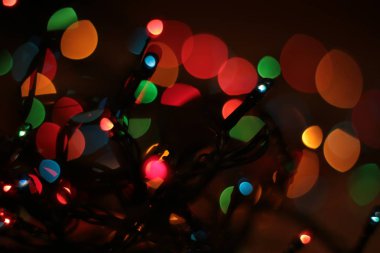 Çok renkli Garland Bokeh Noel arkaplanı