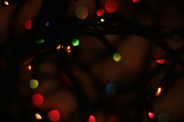 Çok renkli Garland Bokeh Noel arkaplanı