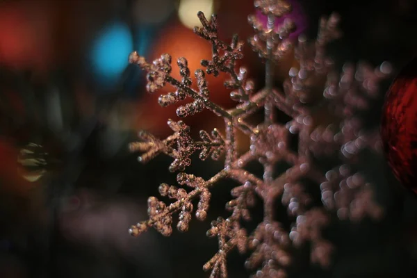 Decoratieve Kerstboom Speelgoed Macro Foto Stralende Achtergrond Kralen Rond — Stockfoto