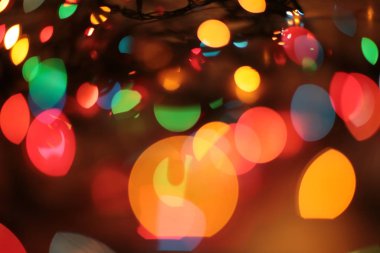 Odak dışında çok renkli zarif çelenk Bokeh Noel makro arkaplanı