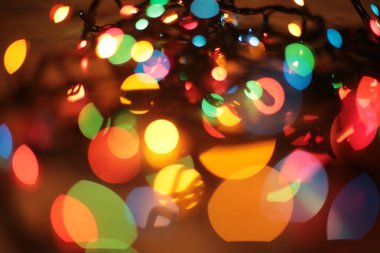 Odak dışında çok renkli zarif çelenk Bokeh Noel makro arkaplanı