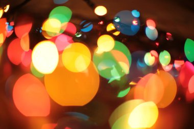 Odak dışında çok renkli zarif çelenk Bokeh Noel makro arkaplanı