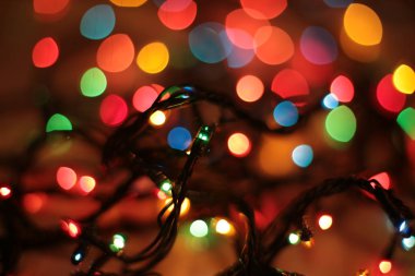 Odak dışında çok renkli zarif çelenk Bokeh Noel makro arkaplanı