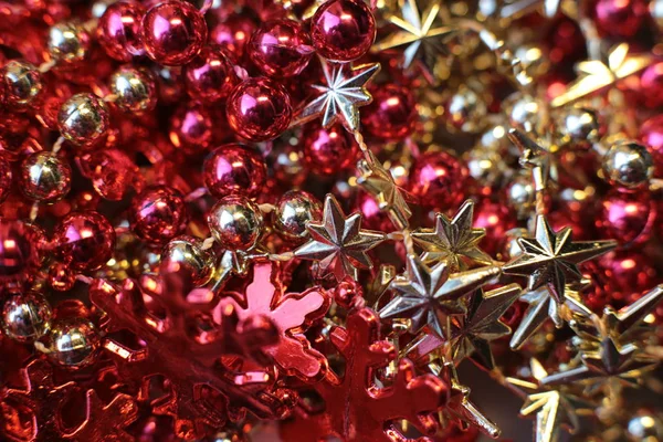 Błyszczące Jasne Kulki Girlandy Jako Koraliki Dekoracji Choinki Świąteczne Błyszczące — Zdjęcie stockowe