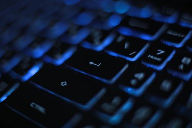 parlak çok renkli makrosiyah klavye düğmesi arkaplanı