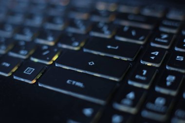 parlak çok renkli makrosiyah klavye düğmesi arkaplanı
