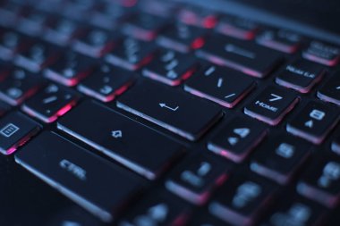 parlak çok renkli makrosiyah klavye düğmesi arkaplanı