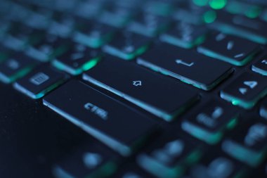 parlak çok renkli makrosiyah klavye düğmesi arkaplanı