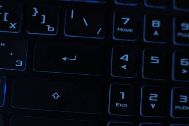 parlak çok renkli makrosiyah klavye düğmesi arkaplanı