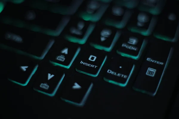 Bakgrunnen Til Den Lysende Flerfargede Makrosvarte Tastaturknappen – stockfoto