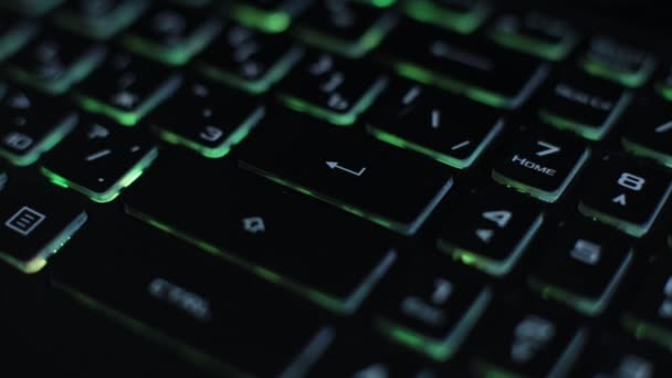 明亮的彩色宏背景闪烁视频按钮黑色笔记本电脑键盘技术闪烁 — 图库视频影像