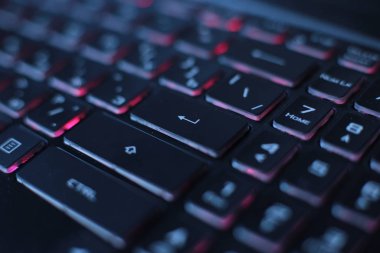 parlak çok renkli makro arkaplan düğmesi siyah dizüstü bilgisayar klavye teknolojisi titreşimi