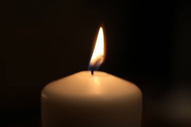  Alev beyazı mum arka plan ateşini yakar