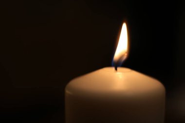  Alev beyazı mum arka plan ateşini yakar