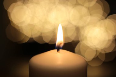  Alev beyazı mum arka plan ateşini yakar