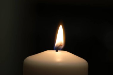  Alev beyazı mum arka plan ateşini yakar