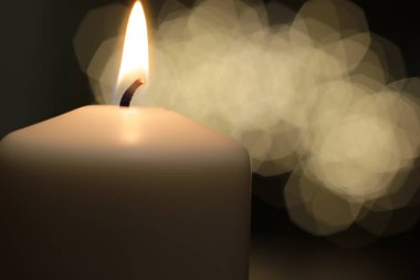  Alev beyazı mum arka plan ateşini yakar