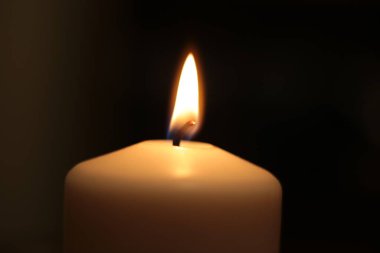  Alev beyazı mum arka plan ateşini yakar