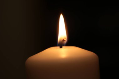  Alev beyazı mum arka plan ateşini yakar