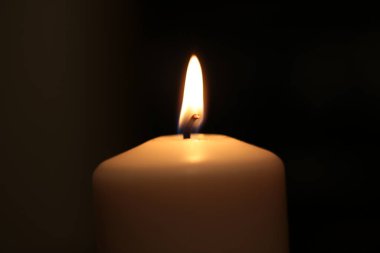  Alev beyazı mum arka plan ateşini yakar