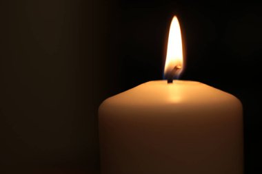  Alev beyazı mum arka plan ateşini yakar