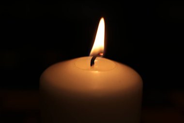  Alev beyazı mum arka plan ateşini yakar