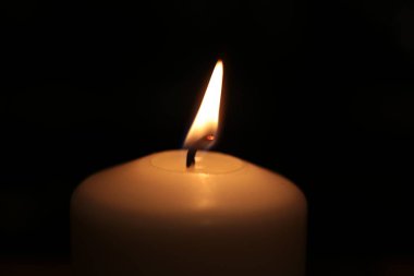  Alev beyazı mum arka plan ateşini yakar