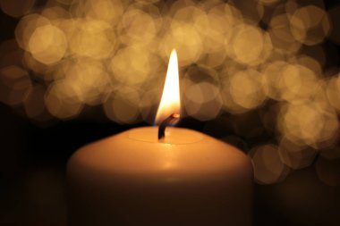  Alev beyazı mum arka plan ateşini yakar