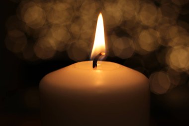  Alev beyazı mum arka plan ateşini yakar