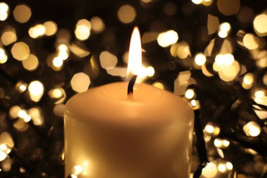  Alev beyazı mum arka plan ateşini yakar