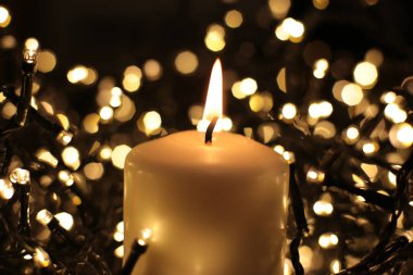  Alev beyazı mum arka plan ateşini yakar