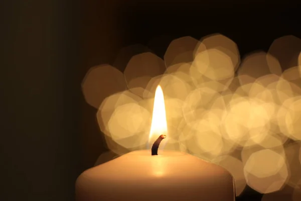 Flamme Weiße Runde Kerze Brennt Hintergrundfeuer — Stockfoto