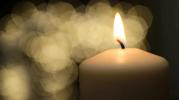 Grußkarte Makroflamme Runde Kerze Brennt Hintergrundfeuer — Stockfoto