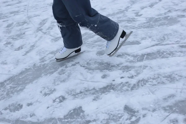 Πάγος Και Χιόνι Στην Rinkwinter Διασκέδαση Πατινάζ — Φωτογραφία Αρχείου