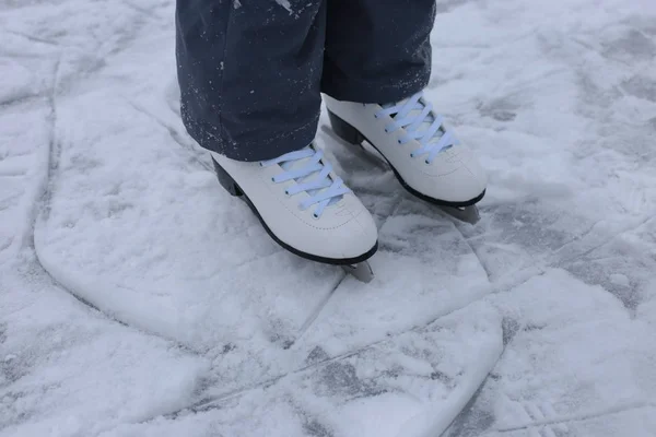 Πάγος Και Χιόνι Στην Rinkwinter Διασκέδαση Πατινάζ — Φωτογραφία Αρχείου