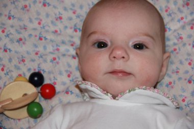 Farklı duyguları olan bir çocuk. Güzel genç kız..